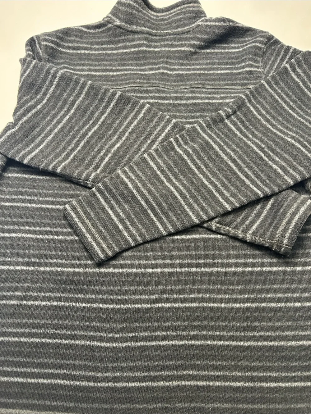 The North Face Men's L Gray Striped Half-Zip Fleece Pullover